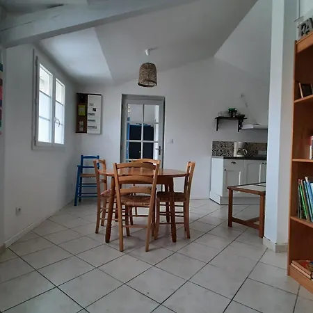 Maison A 2 Pas Du Marche Et Σπίτι διακοπών